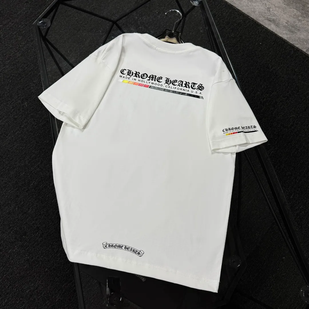 P180 Chrome Hearts Chrome Hearts 25 high-end versions. The fabric is made of 300 grams of high-density pure cotton. It does not deform or shrink. It has three labels. It is the same style for men and women. Technology: suede foaming + digital printing. Color: white, black. SIZE: S-XL.